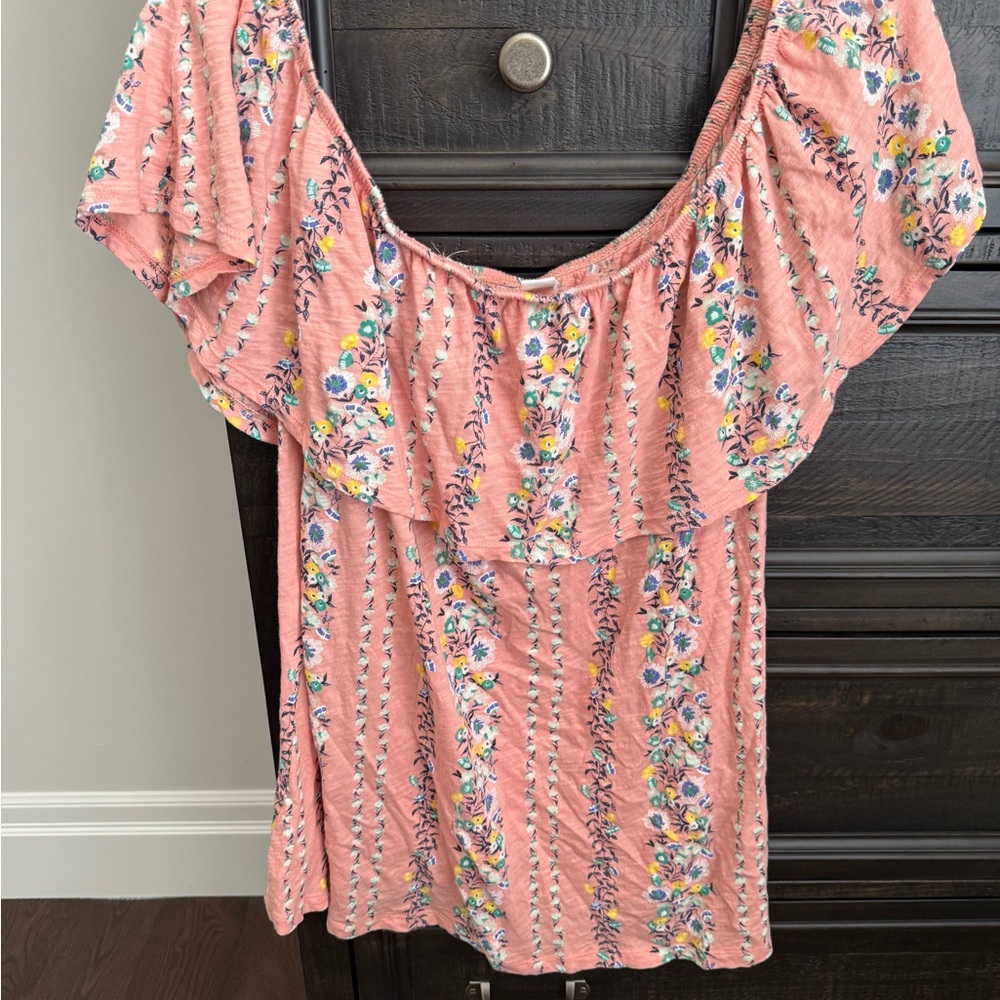 ✨ Old Navy Pink Floral Blouse